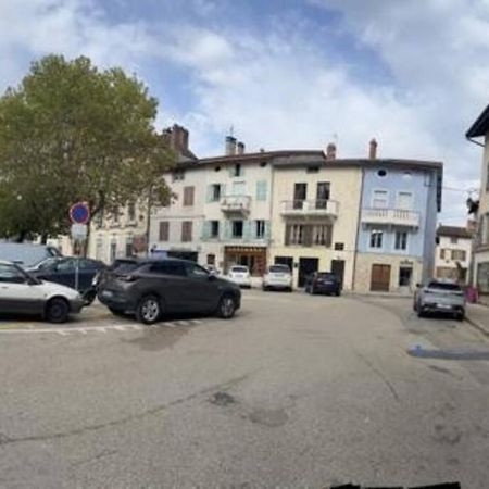 Appartement Sur La Place De Poncin Zewnętrze zdjęcie