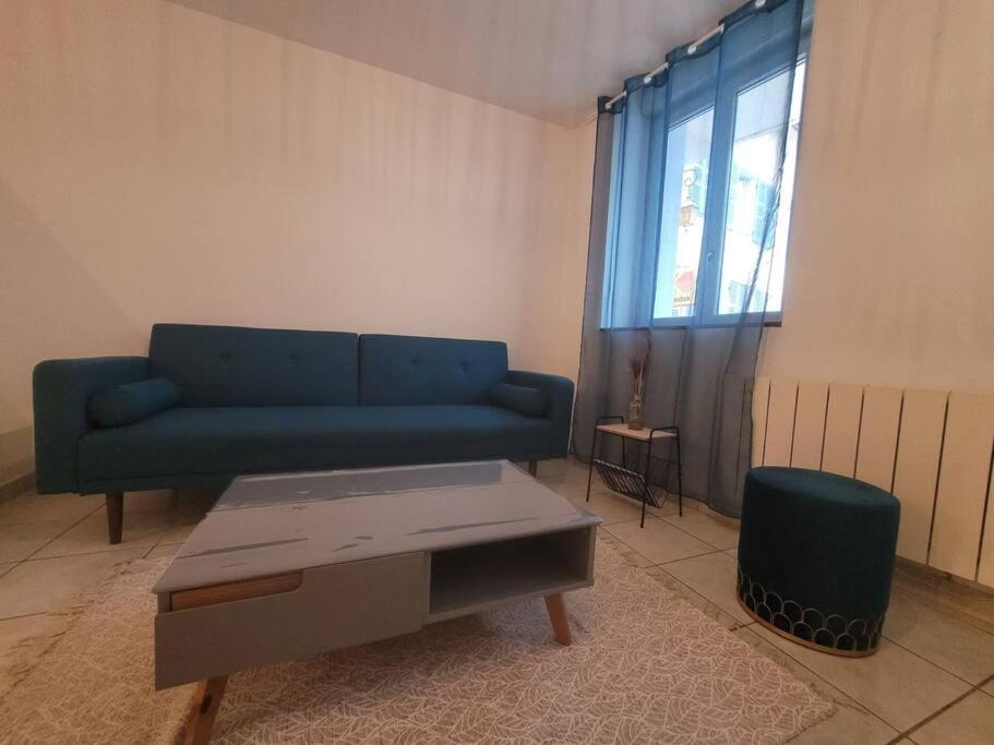 Appartement Sur La Place De Poncin Zewnętrze zdjęcie