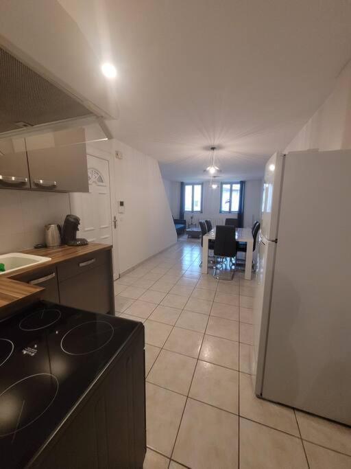 Appartement Sur La Place De Poncin Zewnętrze zdjęcie