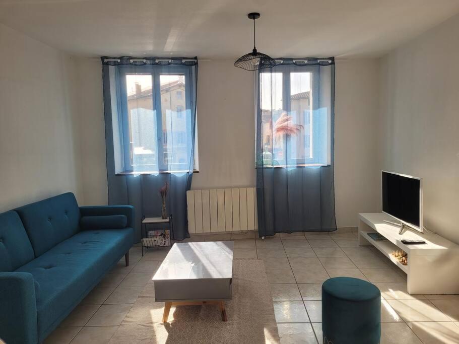Appartement Sur La Place De Poncin Zewnętrze zdjęcie