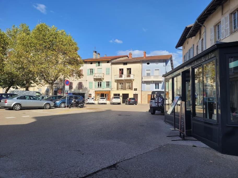 Appartement Sur La Place De Poncin Zewnętrze zdjęcie